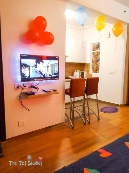 Luxury & Couple Friendly Gp By Taj & #new Year Party & Apartment Noida